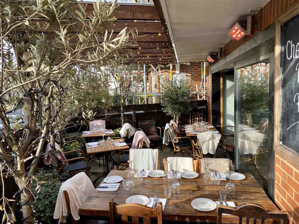 Sanzio Outdoor dining area Sanzio Outdoor space dining area